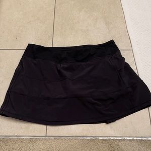 Lululemon pace rival skirt sz 10 Black with shorts and pockets